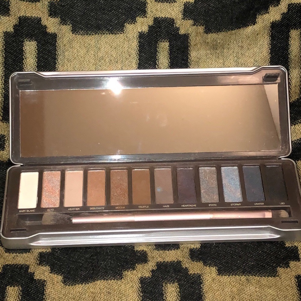 ICON by Absolute New York eyeshadow palette.